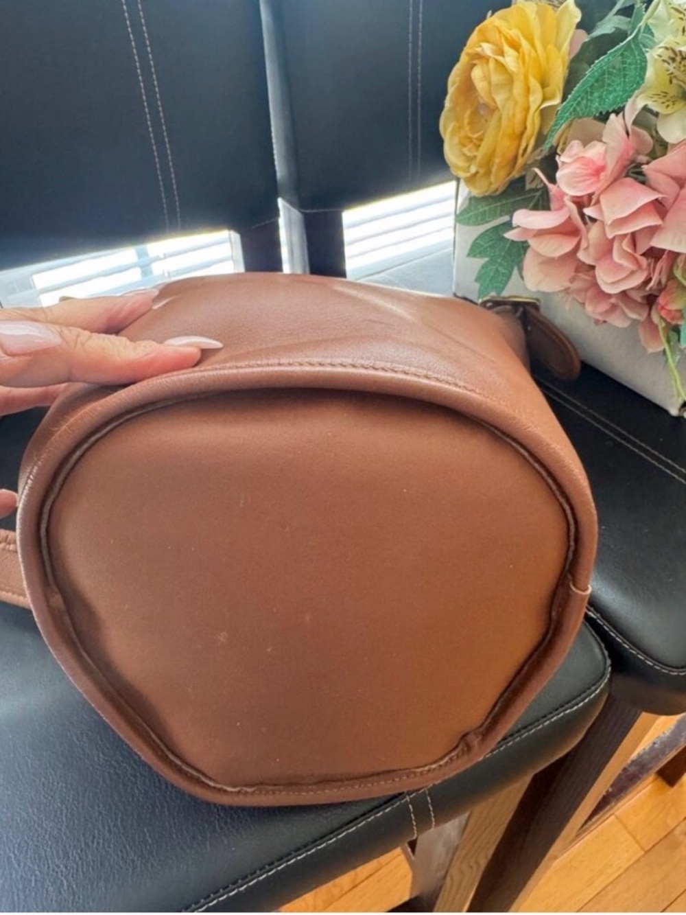 Vintage COACH Helen 9953 British Tan Leather Duffle Feed Sac - Picture 7 of 10